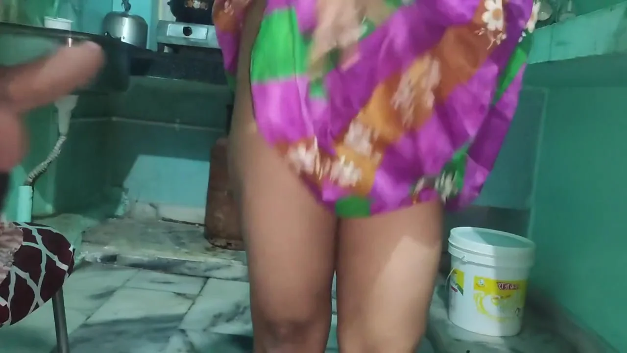 Ghr Me Akeli Mami Ko Pela