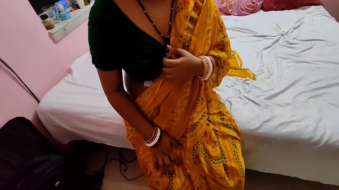 Naukrani Ko Advance Chahiye Uska Husband Bimar Hai