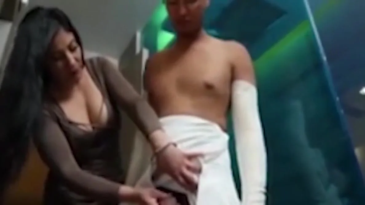 Beta Ka Haath Toota Maa Ne Lund Pakad Ke Karaya Susu