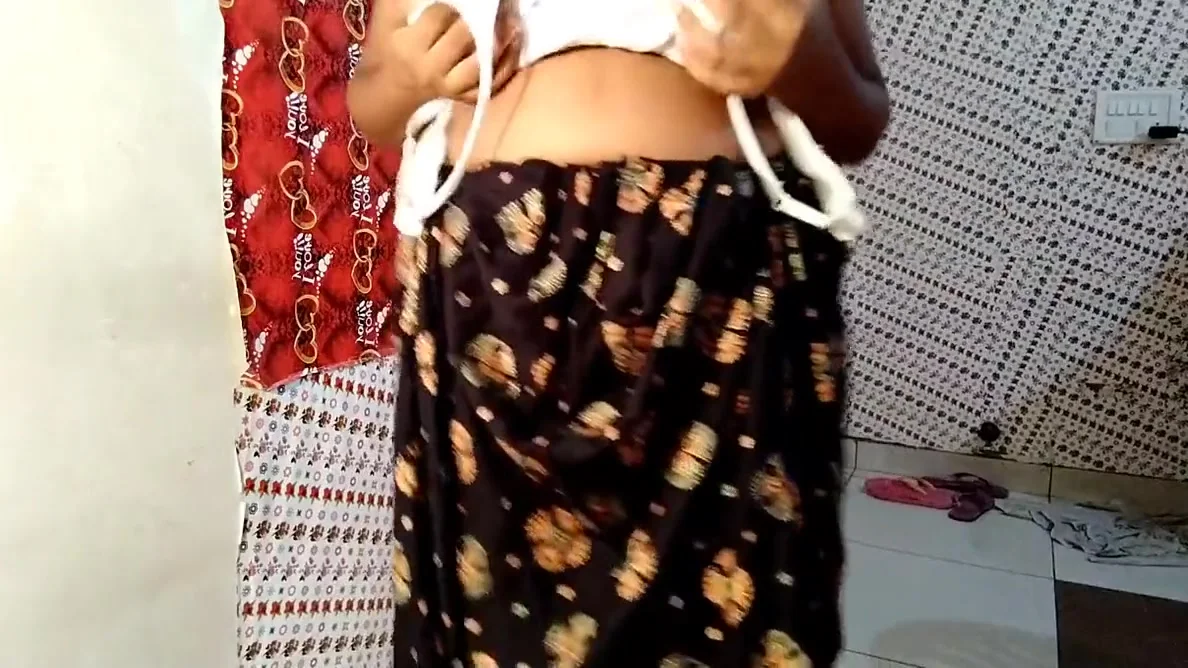 Indian Girl Striptease Nude Mujra