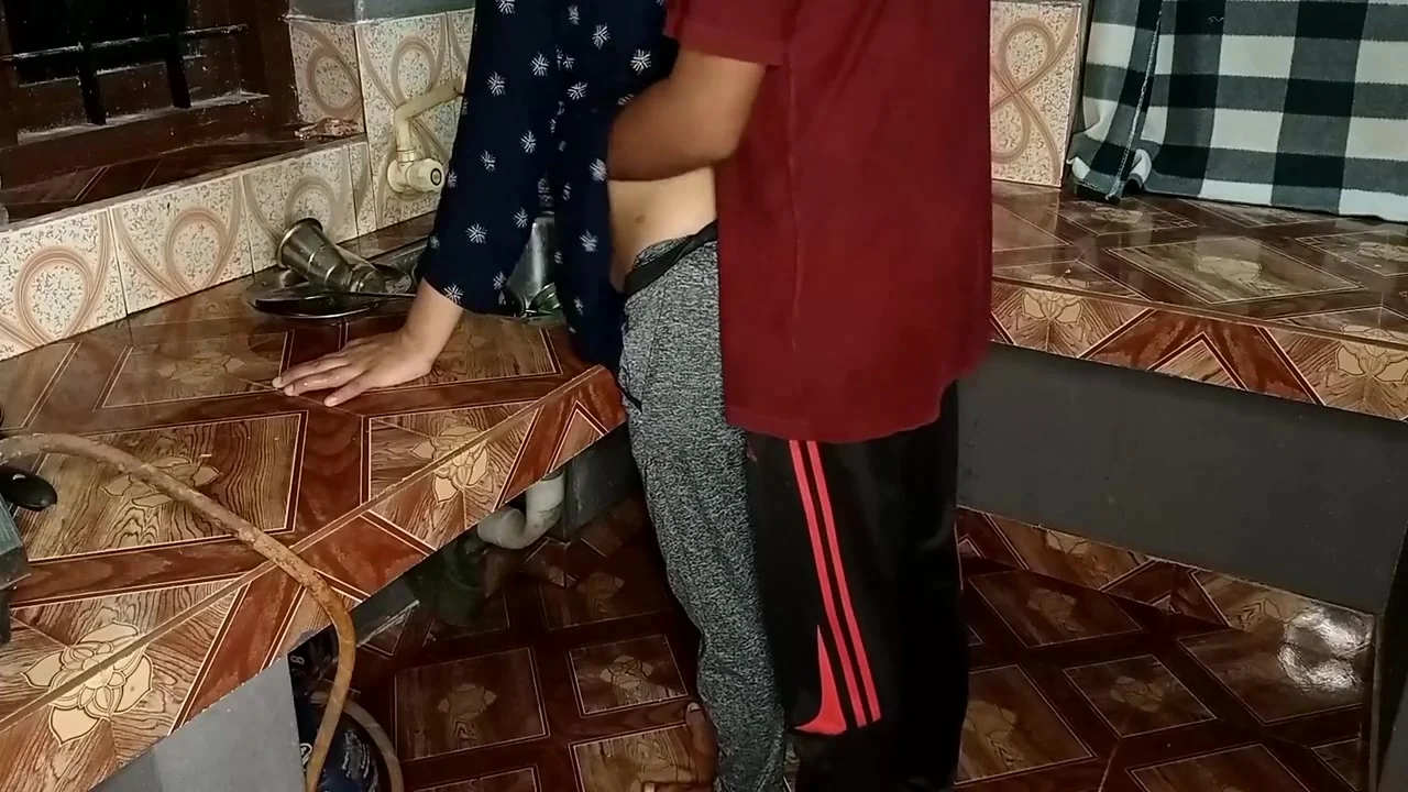 Ghar Me Kaam Karne Wali Nokrani Ko Kitchen Me Choda Fucking My Hot Sexy Maid