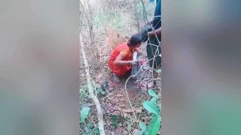 Desi Village Randi Bhabhis Outdoor Fucking With Lover 2