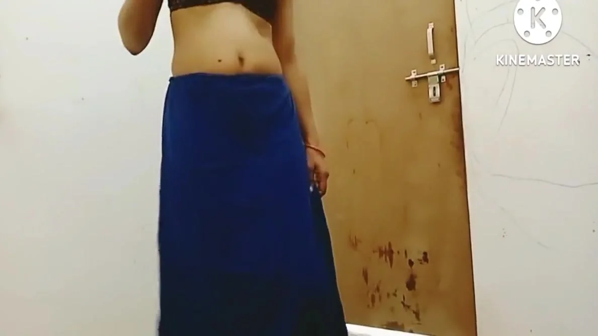 Indian Bhabhi In Saree Remove Clothes And Pussy Fingering