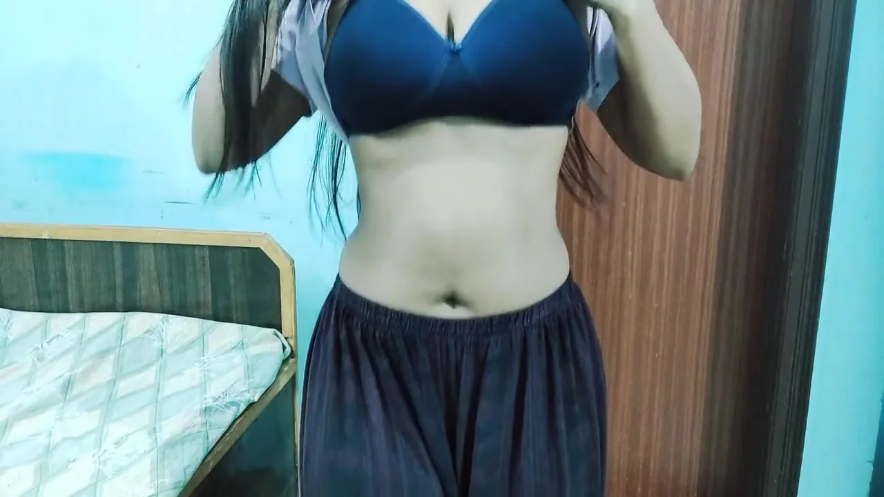 Desi Young Indian Girl Desperate For The Cock For Her Wet Pussy !