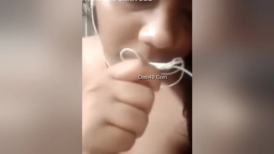 Desi Girl Shows Her Boobs And Pussy On Vc 1