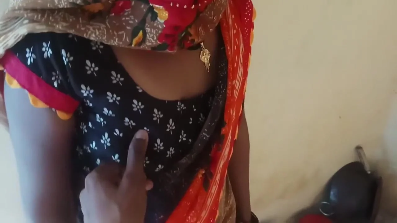 Desi Padosan Bhabhi Ki Chudai Ki Jab Bhaiya Ghar Par Nahi The Hindi Audeo
