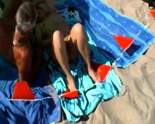 Lisa receives a present in her pussy on the cap adge beach