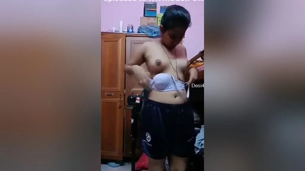Today Exclusive -desi Girl Shows Her Boobs And Pussy