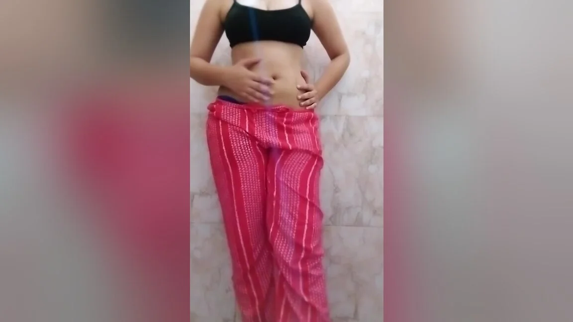 Hot Virgin In Desi Step sister Bathing