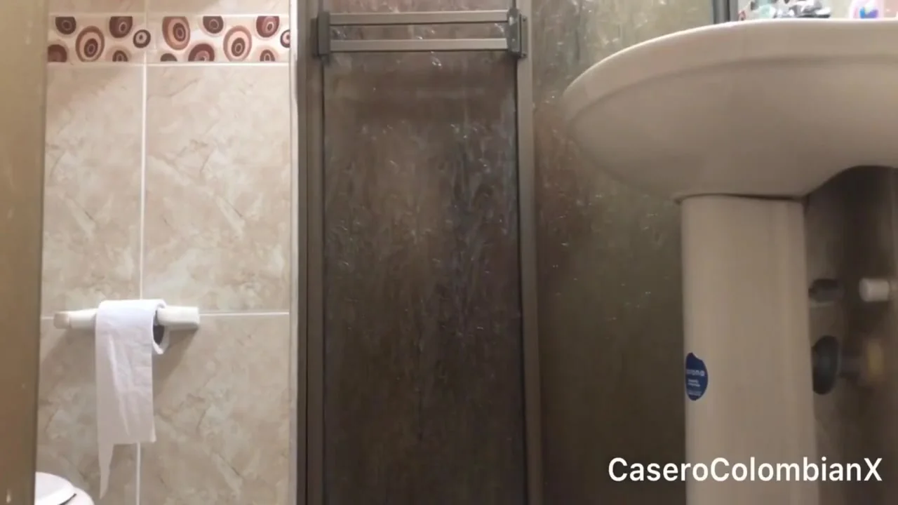 I Get In The Shower With My Friends Wife - Amateur