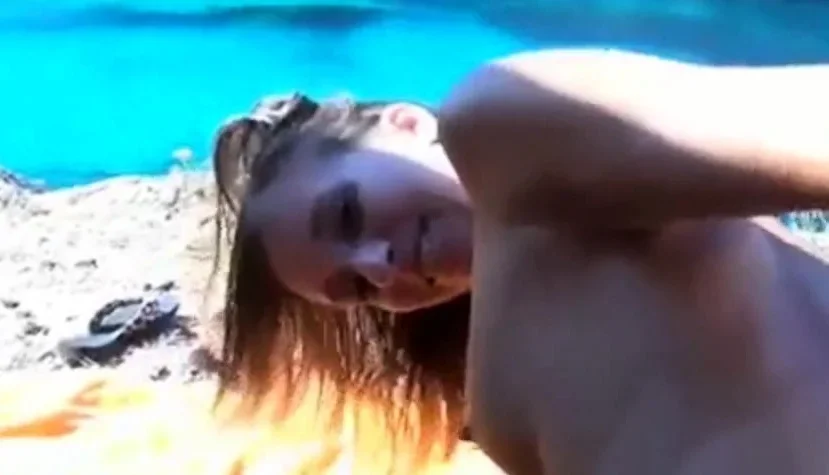 Inculata in spiaggia