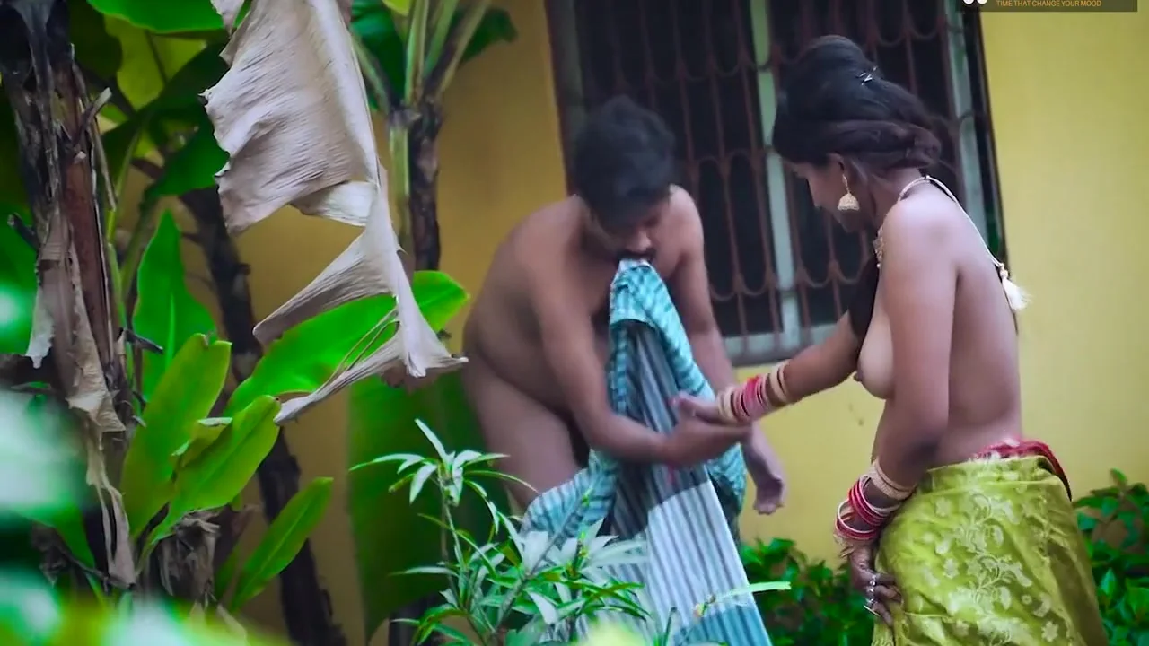 Dewar Bhabhi , Sudipa Bhabhi Ko Dewar Ne Kele Ke Bagiche Me Le Jakar Dewar Ne Khub Choda Chasma Daal Ke ( Hindi Audio )