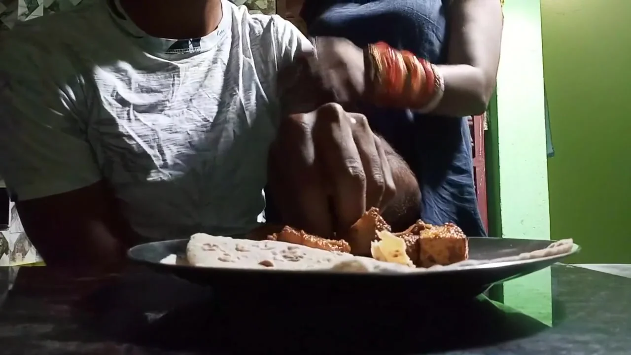 Nepali Porn Star In Aunty Le Chimeke Ko Ketalai Bazar Pichadi Sabji Magayi Tesko Help Ko Sato Apno Puti Di