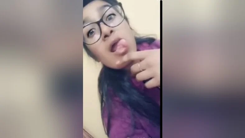 Today Exclusive- Cute Look Desi Girl Record Her Nude Selfie For Lover