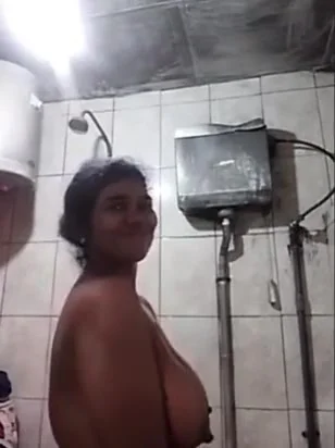 Local Bhabhi Selfie In The Bathroom