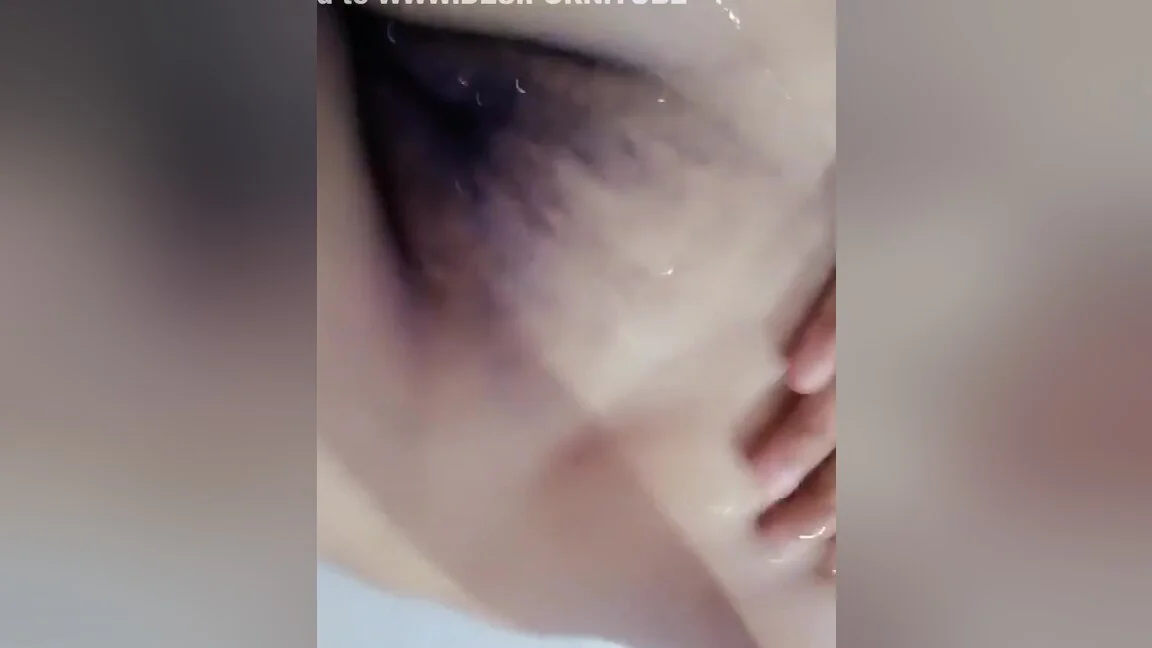 Sexy Desi Girl Bathing