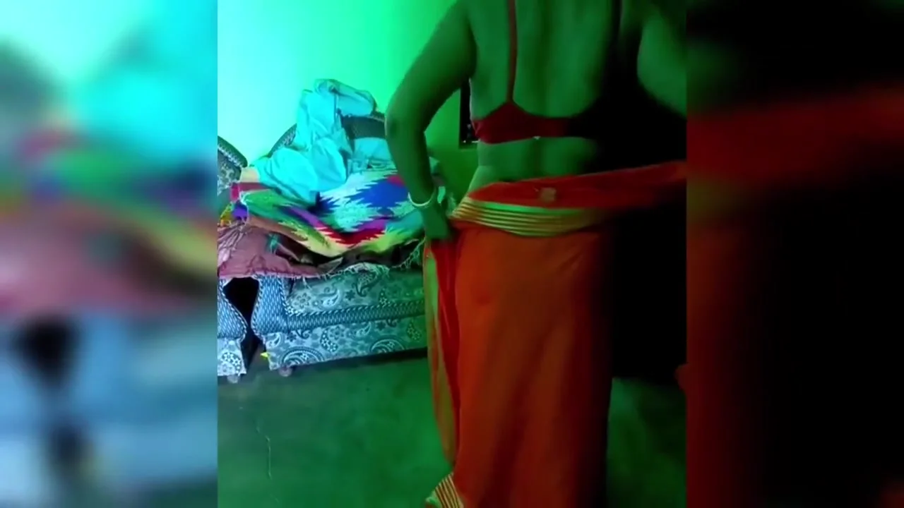 Super Sexy In Hot Bhabhi Changing Saree And Full Body Show