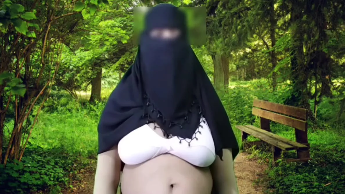 Saudi Arabian Boss Licks My Virgin Pussy And Plays With It