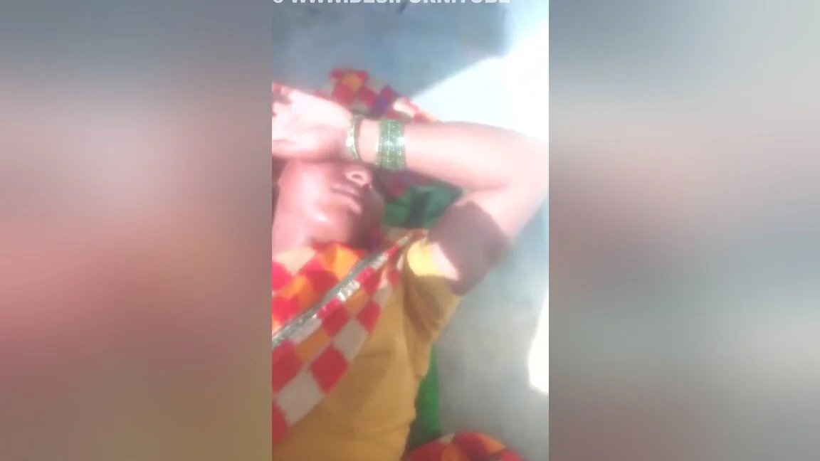 Today Exclusive- Desi Bhabhi Bathing And Fucking Video Record By Dewar 2