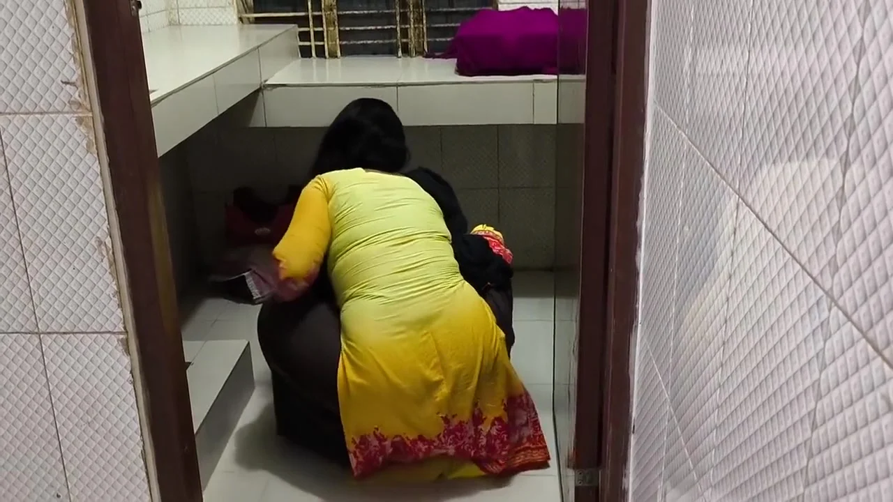 I See My Aunty Cleaning The Room After That I Hugged Her And Started Fucking Her Ass With Hindi Sex