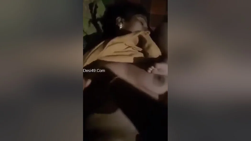 Today Exclusive- Desi Bhabhi Boobs Pressing And Fucked