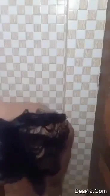 Today Exclusive- Sexy Bhabhi Bathing