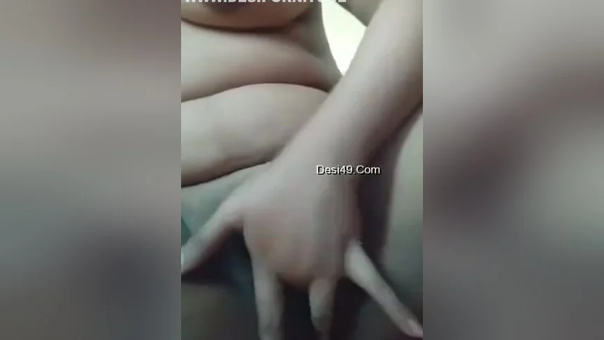 Today Exclusive- Desi Girl Record Her Nude Video For Lover