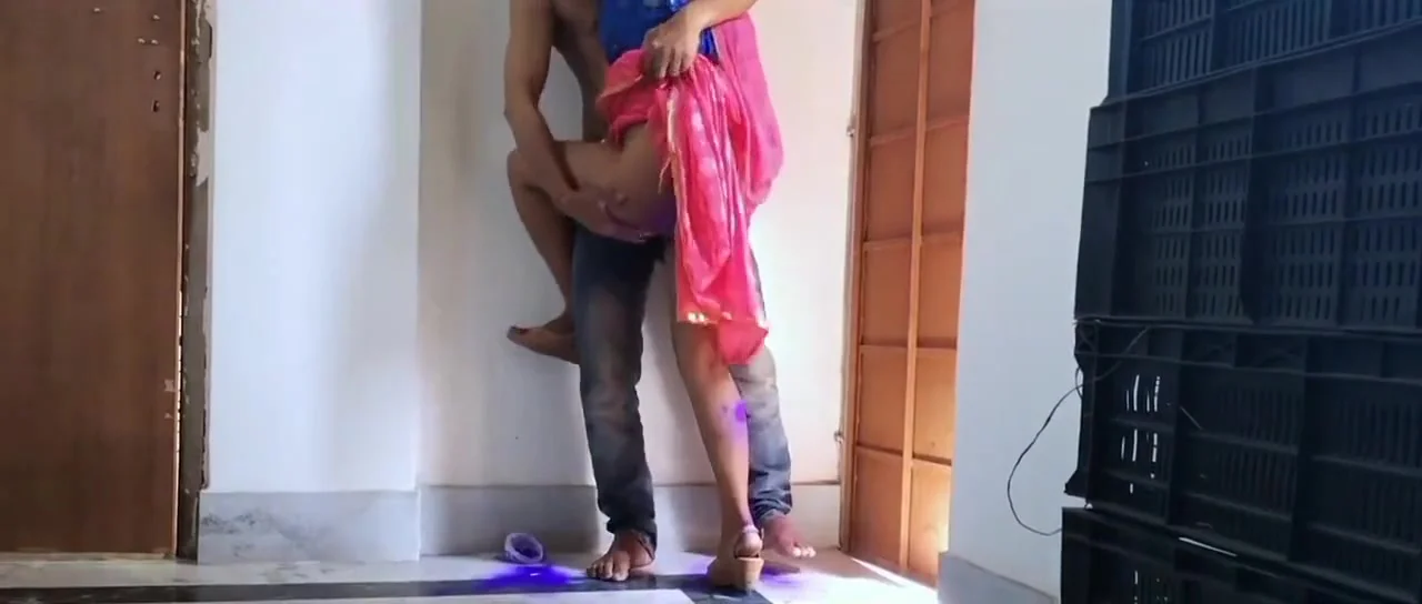 Neighbor Debar Played Holi With Bhabi, Bhabis Chut Was Filled With Water