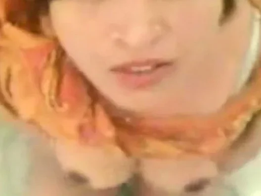 desi- very beautiful punjabi aunty sucking dick