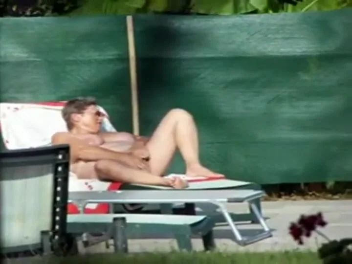 Milf thinks she's all alone at a pool