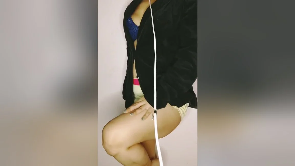 Saloni Seductive Cam Session