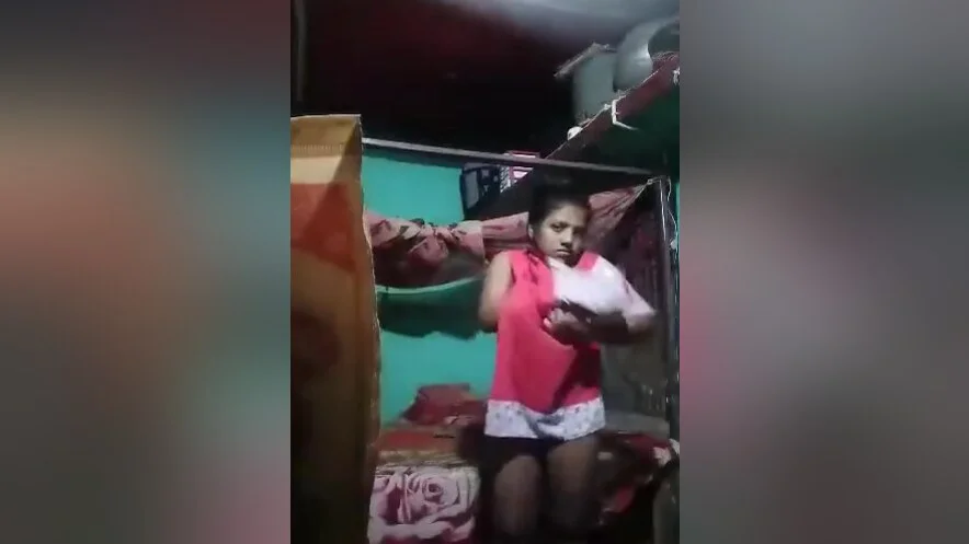 Today Exclusive -desi Village Girl Shows Her Boobs And Pussy