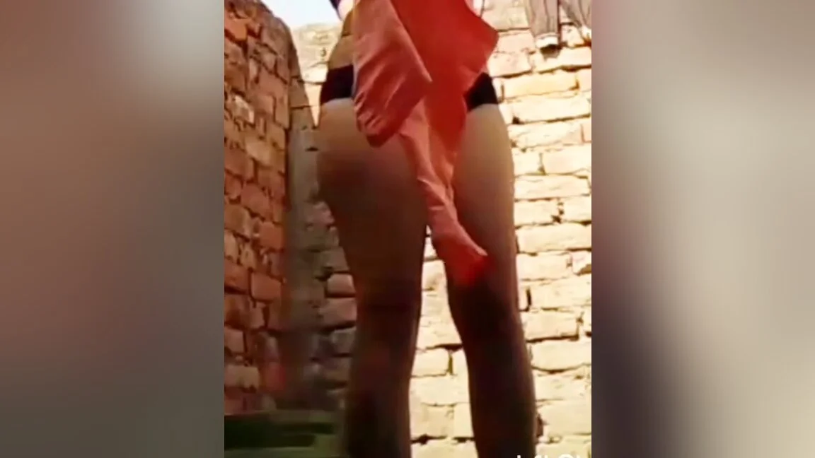 Hot Desi Teen 18+ Sexy Bathing. She Is Taking A Bath While Massaging Her Breasts Vigorously. I Am