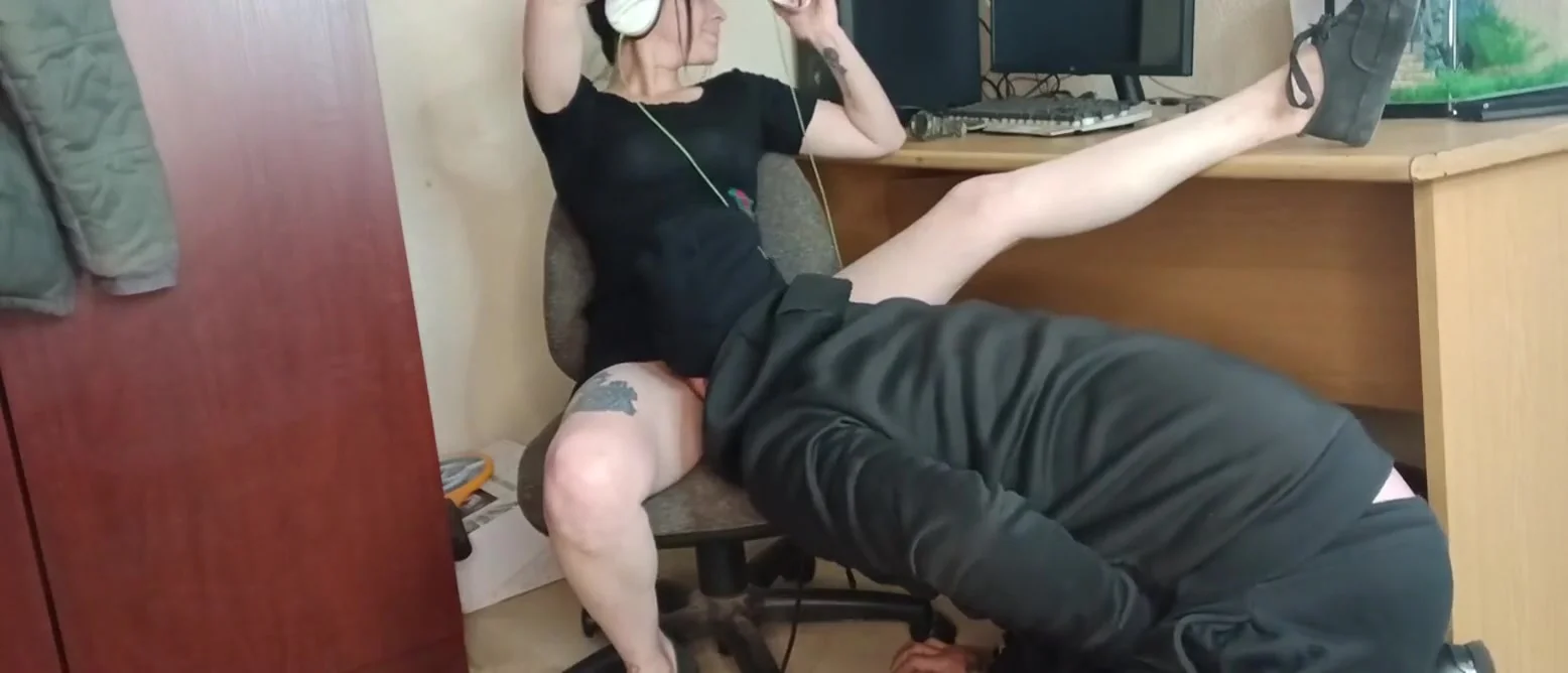 Fucked While Gaming Online With Gamer Girl