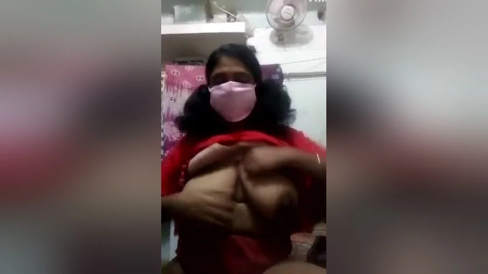 Today Exclusive-desi Girl Showing Her Big Boobs And Pussy