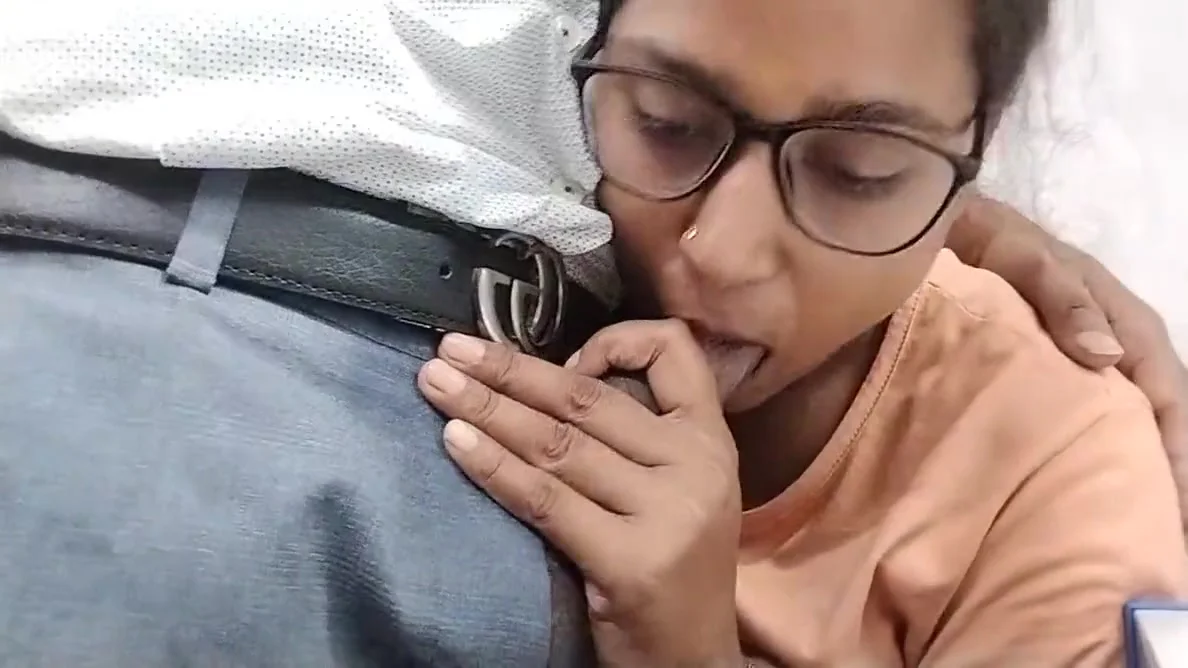 Stepdaughter Enjoying Stepfathers Dick. Kissing And Sucking