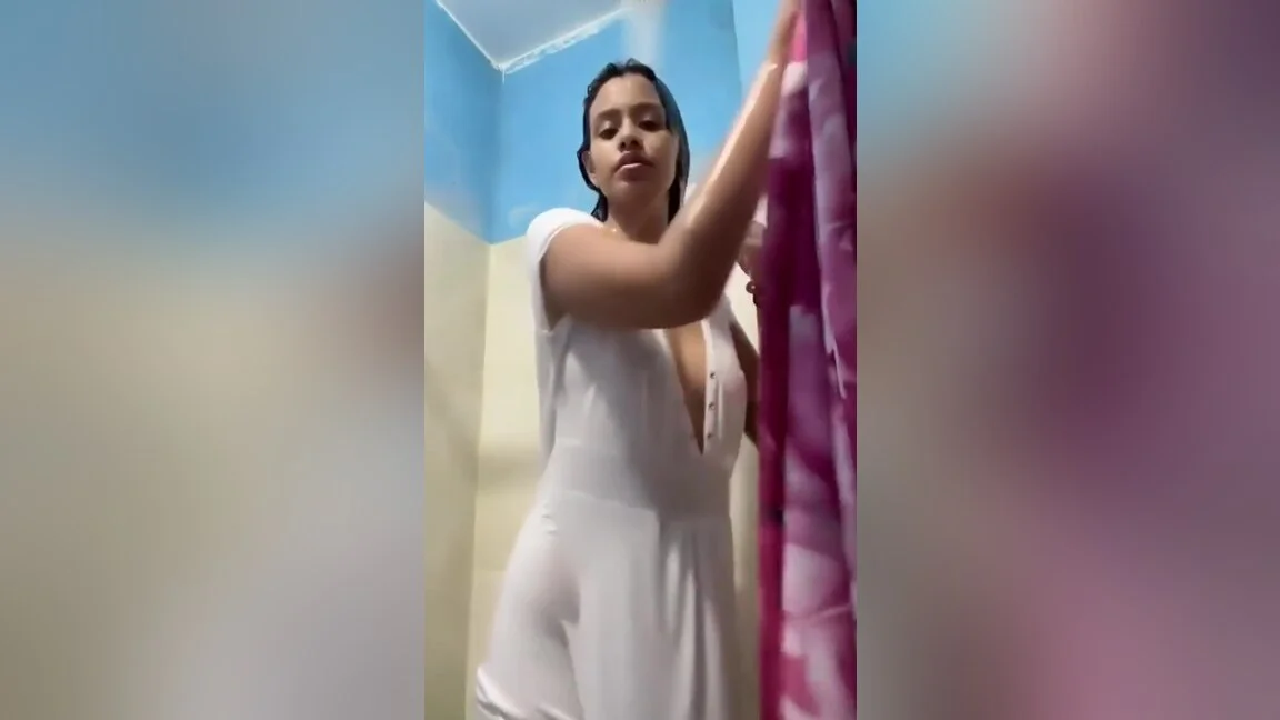 Today Exclusive-sexy Desi Girl Bathing