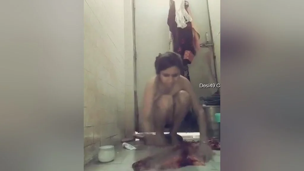 Sexy Desi Girl Record Her Bathing Video