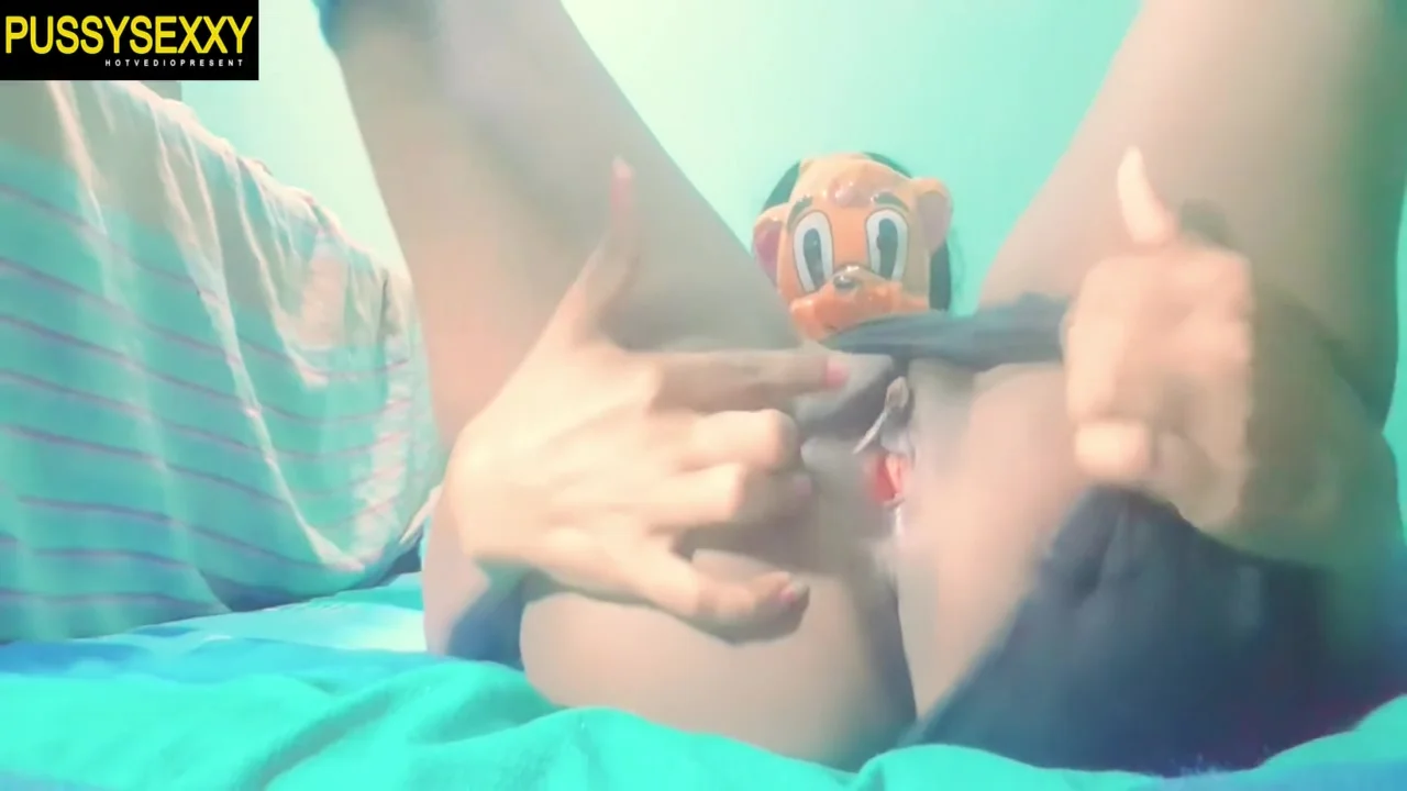 Girl Hotel Room Fun පලවෙනි වතාවට මෙහෙම පලල් කරලා සැප ගන්නේ With Sri Lankan