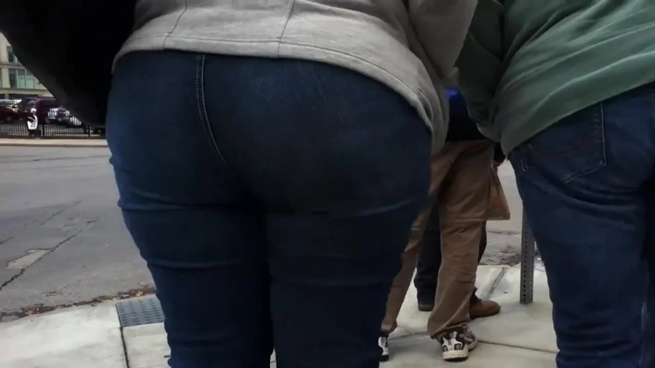 Big Booty Pocketless Jeans Ass