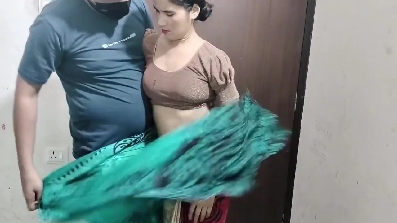 Li Ya - Bhabhi Ke Saree Khol Ke Gar Mar