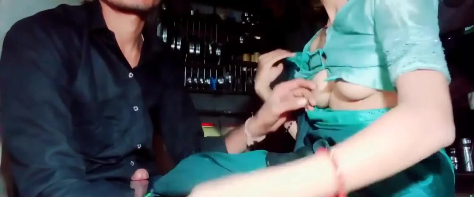 Sexy Lips Sexy Boobs Indian Skinny Beautiful Tight Bhabhi