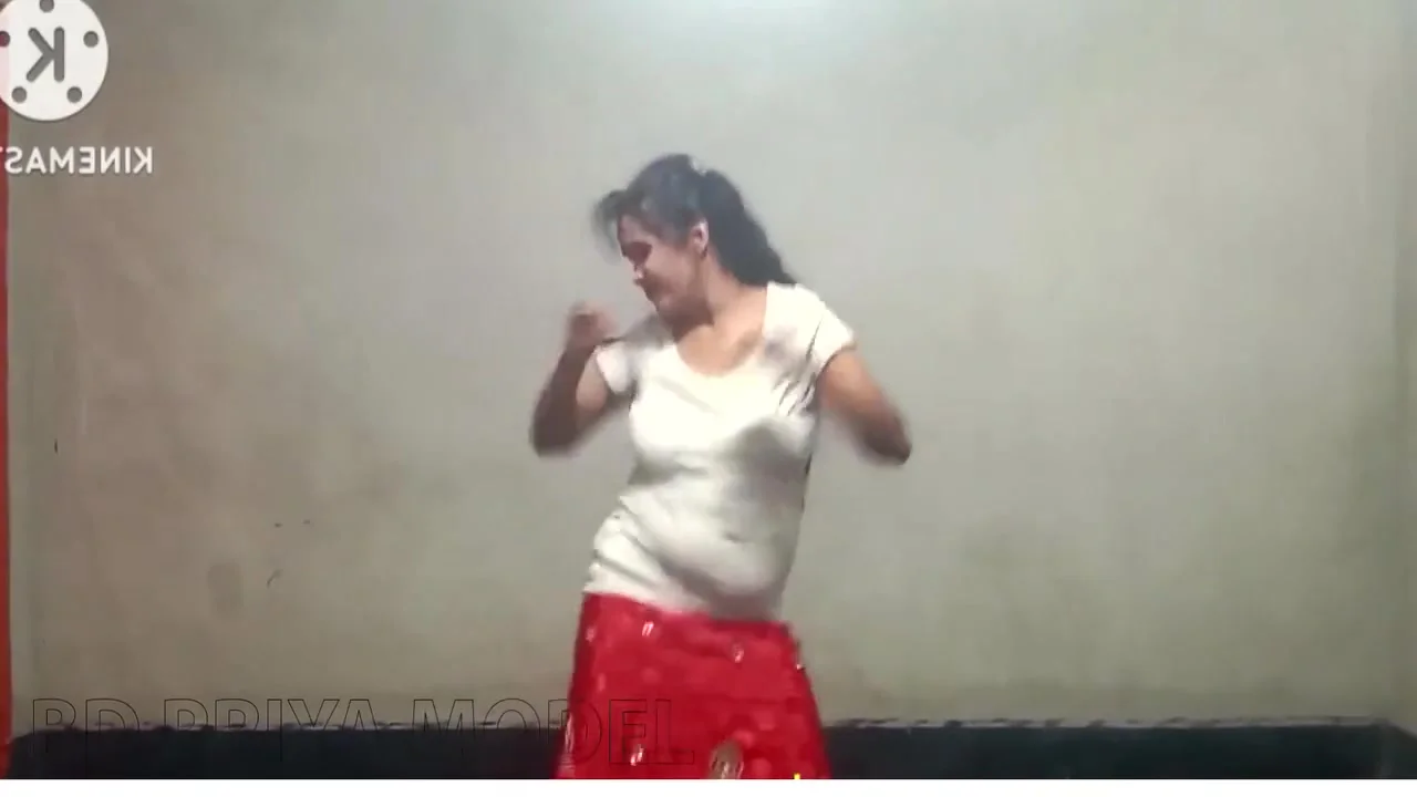 Indian Hot Model Girl Sexy Dance Performance In Her Room