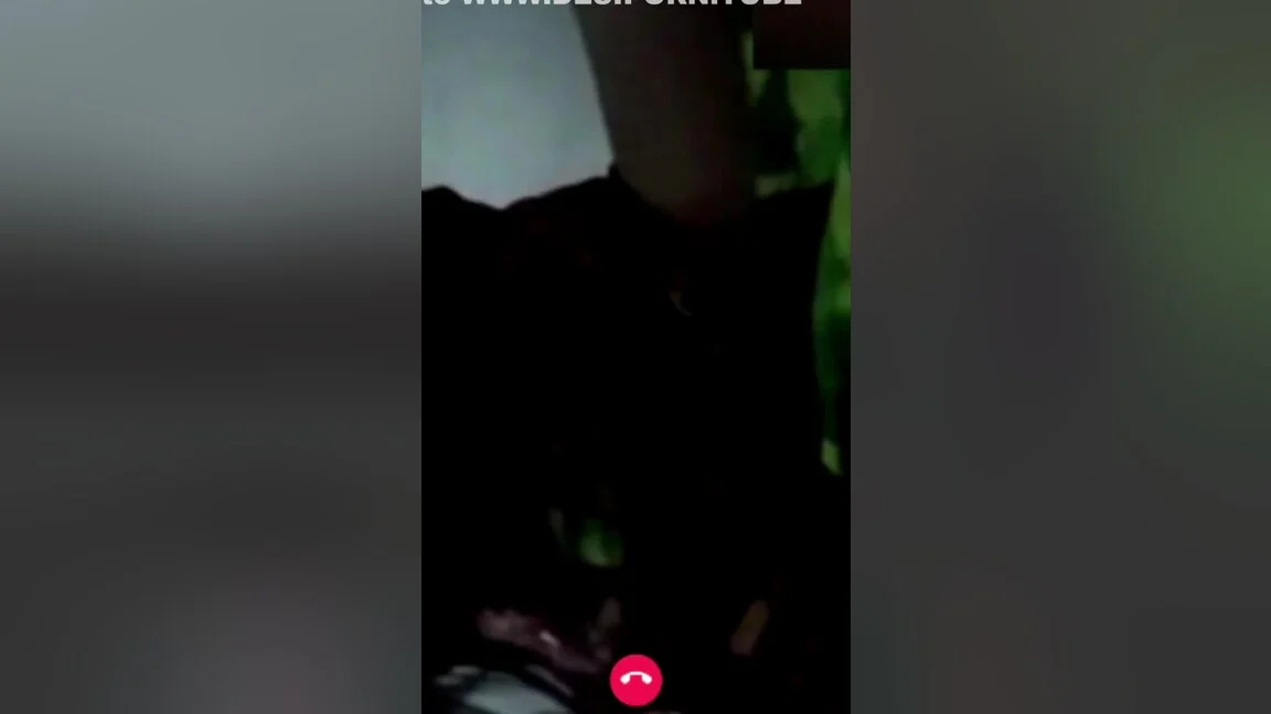 Today Exclusive-cute Desi Girl Shows Her Boobs On Vc