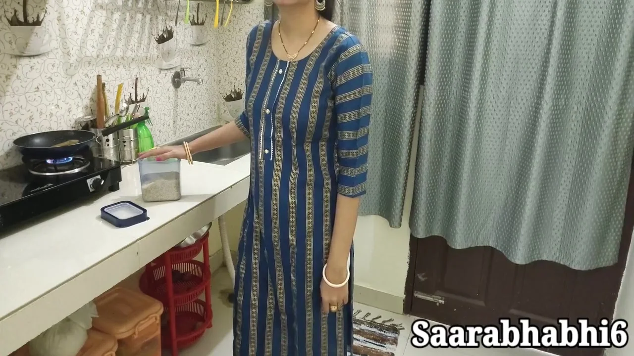 Indian Husband Ne Kitchen Main Biwi Ko Jabardasti Khich Ke Choda