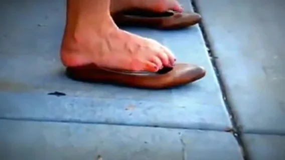 Candid feet with face but TURN DOWN SOUND