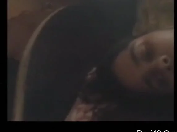 Sexy Desi Girl Showing Her Boobs And Fucking