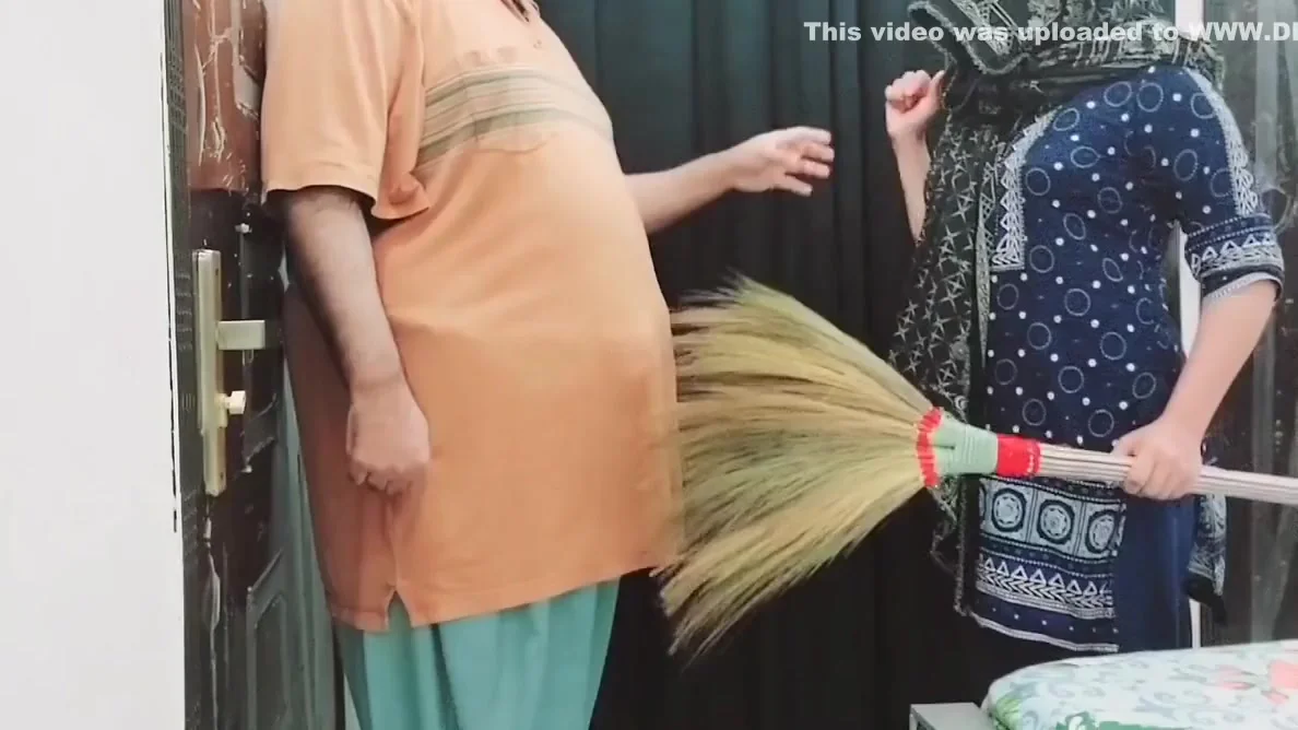 Desi Beautifull Maid Fucked And Sucked By Owner Hindi Talk