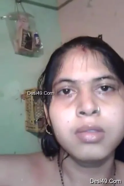 Today Exclusive- Desi Bhabhi Record Her Bathing Video