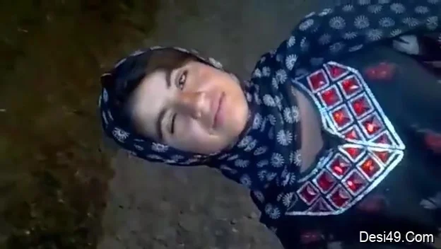 Today Exclusive-paki Chick Shows Her Boobs